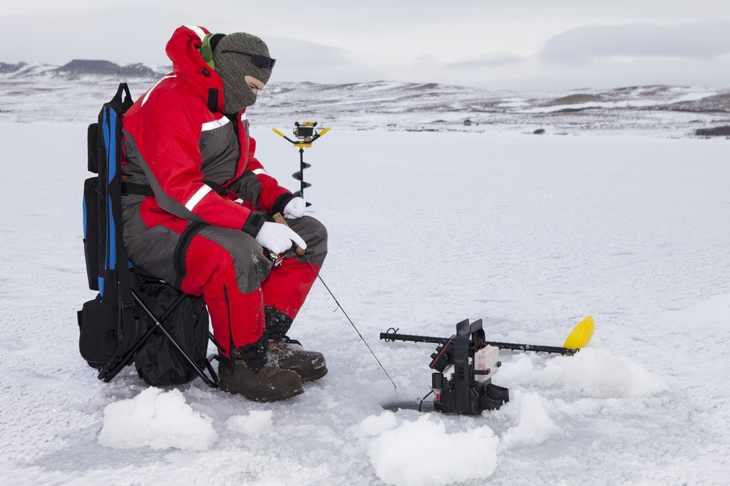 Check out our foolproof fishing gear checklist before you step on the ice!  📋 Equipped with the right gear, even first-timers can turn